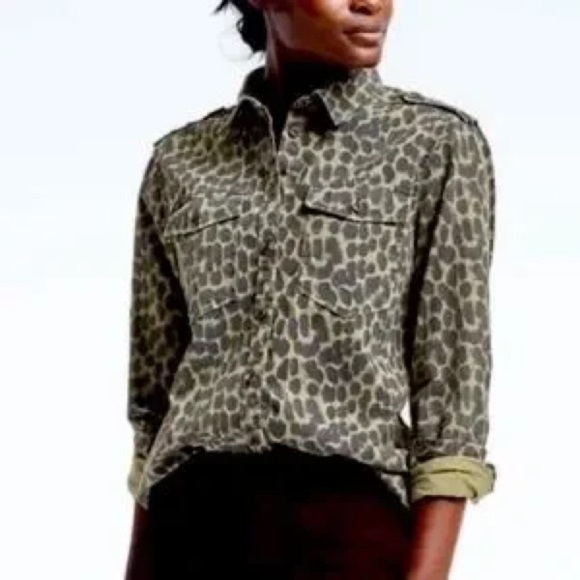 Banana Republic | Heritage Green Leopard Print Button Down Blouse Size Medium - Picture 1 of 3